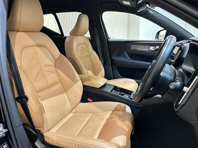 XC40B4 AWD インスクリプション 4WD