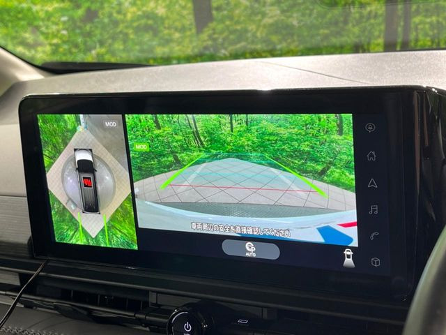 【アラウンドビューモニター】専用のカメラにより、上から見下ろしたような視点で360度クルマの周囲を確認することができます☆死角部分も確認しやすく、狭い場所での切り返しや駐車もスムーズに行えます。