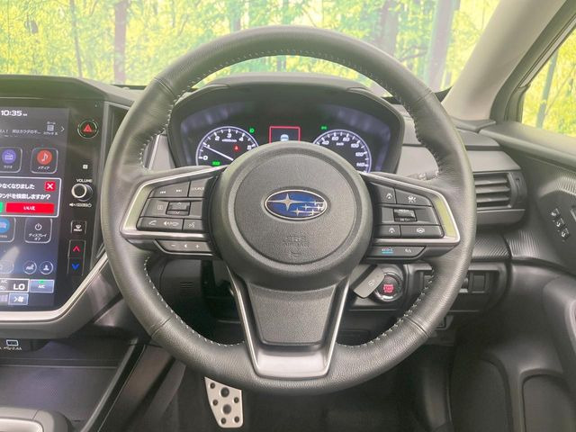インテリアに合わせたデザインのステアリングは、運転される方のことも考え、運転しやすい形状、大きさです。是非一度、実際に触ってお確かめください。