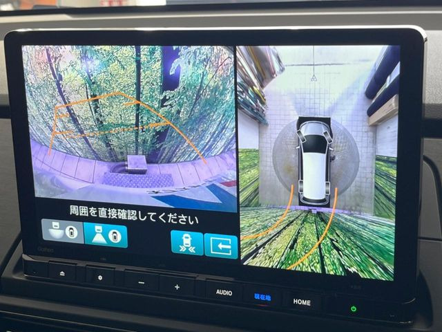 【マルチビューカメラシステム】専用のカメラにより、上から見下ろしたような視点で360度クルマの周囲を確認することができます☆死角部分も確認しやすく、狭い場所での切り返しや駐車もスムーズに行えます。