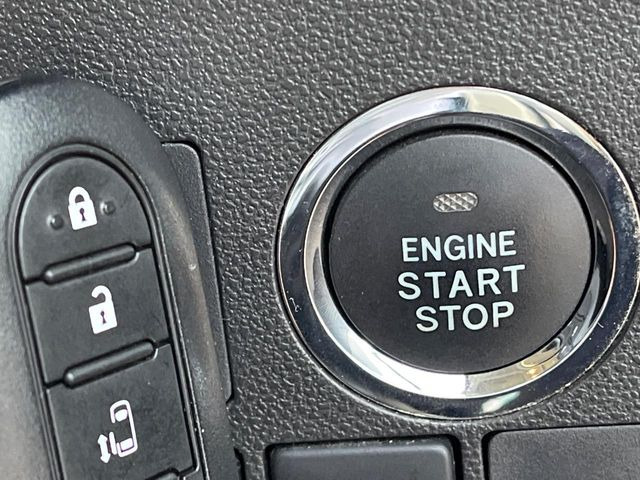 �yHonda�X�}�[�g�L�[�z�J�o����|�P�b�g�ɓ��ꂽ�܂܂ł��h�A�̎{���E�������\�ȃX�}�[�g�L�[�𑕔��B�G���W���̃I���E�I�t�����J�M�����o���K�v����������Ƃ��Ă��֗��ł���