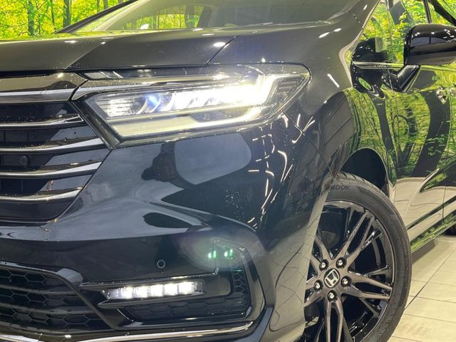 【シーケンシャルターンランプ付きLEDヘッドライト】人気の『流れるウィンカー』付きのLEDヘッドライトを装備♪高級感はもちろん、点灯時は存在感たっぷりで他車からも認識されやすく安心です。