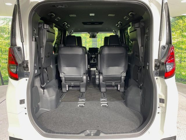 普段のお買い物や通勤、送迎等に十分な荷室スペースを確保しております。セカンドシートを倒すと、大きな荷物の積載も可能です♪