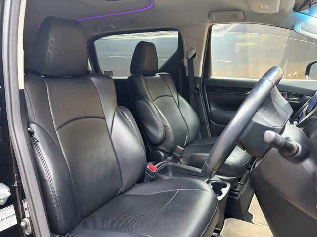 運転席も広々としており運転しやすい環境を実現しています☆