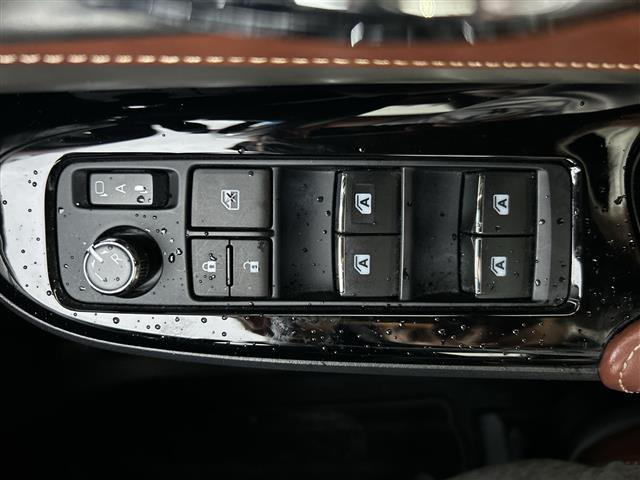ハリアー2.5 ハイブリッド E-Four プレミアム メタル アンド レザーパッケージ 4WD