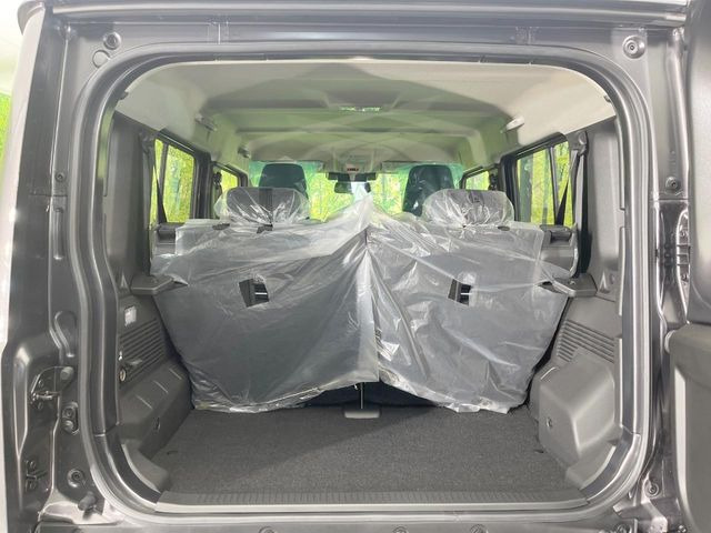 普段のお買い物や通勤、送迎等に十分な荷室スペースを確保しております。セカンドシートを倒すと、大きな荷物の積載も可能です♪