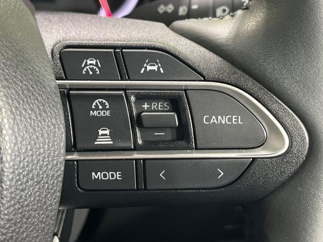 【レーダークルーズコントロール】高速道路での長距離走行が楽に!!自動で速度を保つクルーズコントロールが、衝突軽減システムと連携し、前方の車両を感知して車間を保つように速度調節してくれます!!