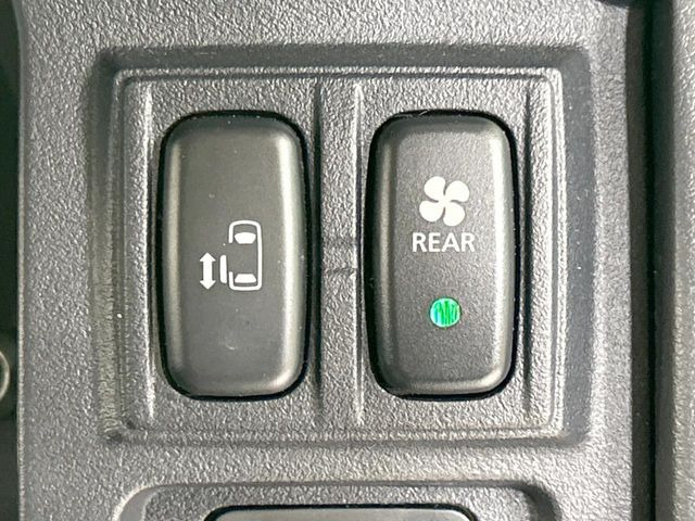 【パワースライドドア】スマートキーや運転席のスイッチでスライドドアの開閉が可能♪電動だから力を入れてドアを開ける必要が無く、小さいお子様でも、重い荷物を持っている時もラクに開け閉めできます♪