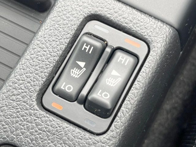 【シートヒーター】寒い日に重宝するシートヒーター!エアコンより早く温まってくれるので寒がりの人も安心ですね♪エアコンの温風は乾燥するから苦手、という方にもをおすすめです。