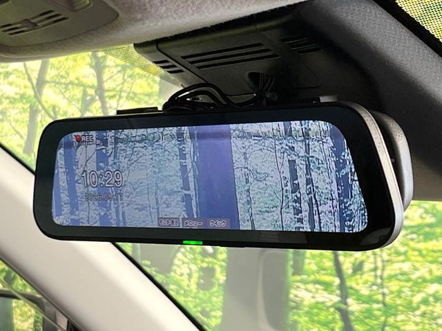 【デジタルインナーミラー】後席の大きな荷物や同乗者で後方が確認しづらい時でも安心!カメラが撮影した車両後方の映像をルームミラー内に表示。クリアな視界で状況の確認が可能です!