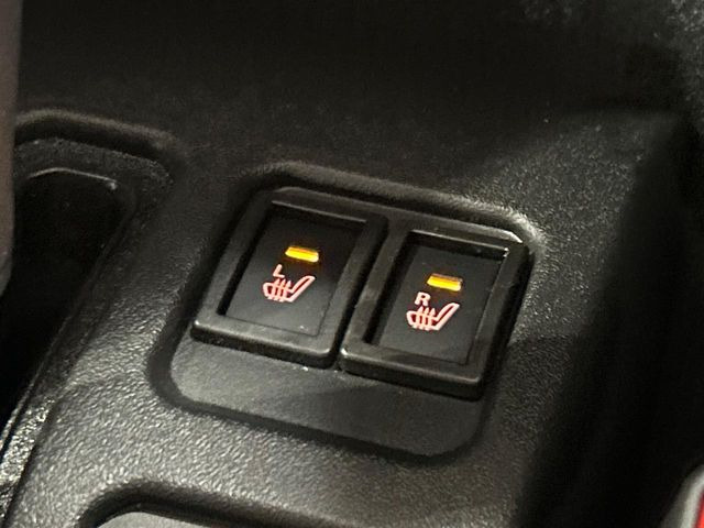 【シートヒーター】寒い日に重宝するシートヒーター!エアコンより早く温まってくれるので寒がりの人も安心ですね♪エアコンの温風は乾燥するから苦手、という方にもをおすすめです。