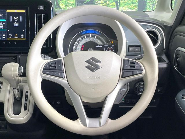 【ステアリングスイッチ】運転中、前方から目線をそらすことなく、オーディオ等の操作が可能な便利機能!安心&快適なドライブを演出してくれます♪