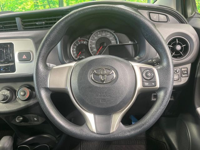 インテリアに合わせたデザインのステアリングは、運転される方のことも考え、運転しやすい形状、大きさです。是非一度、実際に触ってお確かめください。