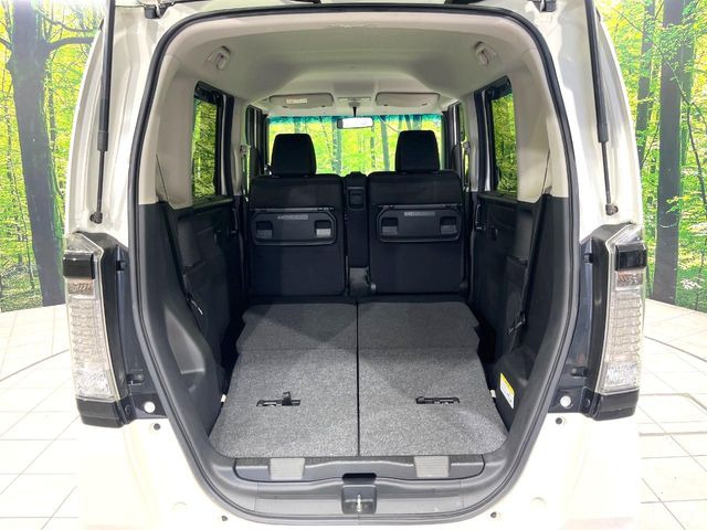 普段のお買い物や通勤、送迎等に十分な荷室スペースを確保しております。セカンドシートを倒すと、大きな荷物の積載も可能です♪