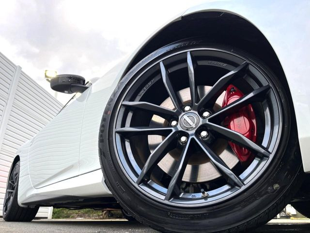 �y����19�C���`�A���~�z�C�[���z�O�ςɃ}�b�`���������A���~�z�C�[���𑕒����Ă���܂��B�e��ЊO�A���~�z�C�[����A�X�^�b�h���X�^�C�����戵�����Ă���܂��B���񂲑��k����������