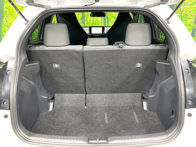 普段のお買い物や通勤、送迎等に十分な荷室スペースを確保しております。セカンドシートを倒すと、大きな荷物の積載も可能です♪