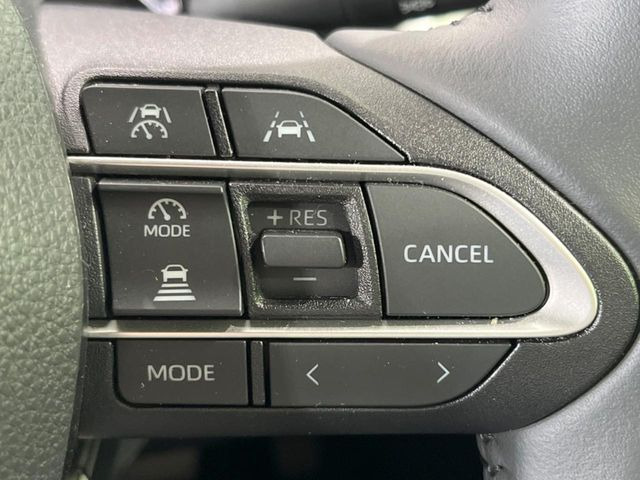 【レーダークルーズコントロール】高速道路での長距離走行が楽に!!自動で速度を保つクルーズコントロールが、衝突軽減システムと連携し、前方の車両を感知して車間を保つように速度調節してくれます!!