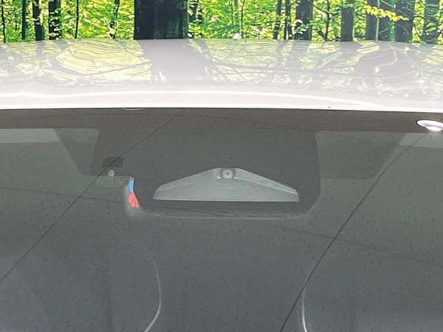 【トヨタセーフティセンス】走行中に前方の車両等を認識し、衝突しそうな時は警報とブレーキで衝突回避と被害軽減をアシスト。より安全にドライブをお楽しみいただけます。