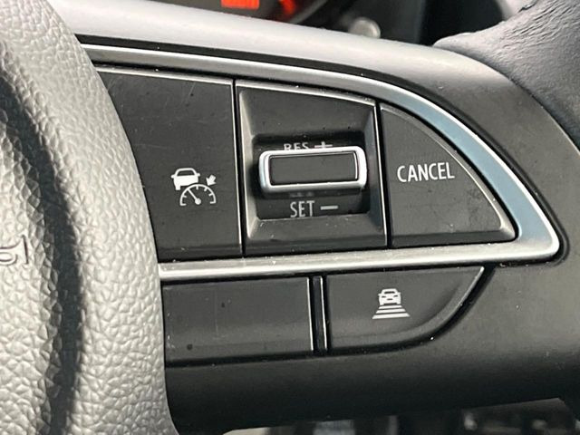 【アダプティブクルーズコントロール】高速道路での長距離走行が楽に!!自動で速度を保つクルーズコントロールが、衝突軽減システムと連携し、前方の車両を感知して車間を保つように速度調節してくれます!!
