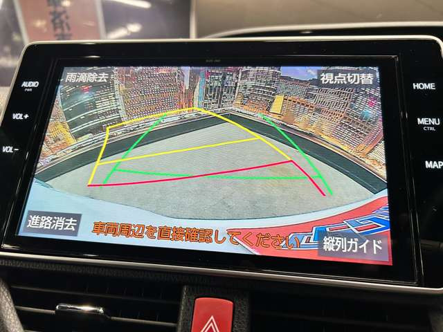【バックカメラ】運転席から画面上で安全確認ができます。駐車が苦手な方にもオススメな便利機能です。