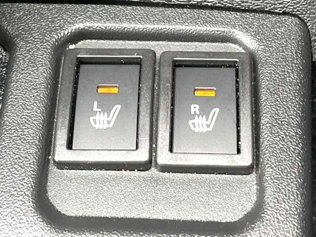 【シートヒーター】寒い日に重宝するシートヒーター!エアコンより早く温まってくれるので寒がりの人も安心ですね♪エアコンの温風は乾燥するから苦手、という方にもをおすすめです。