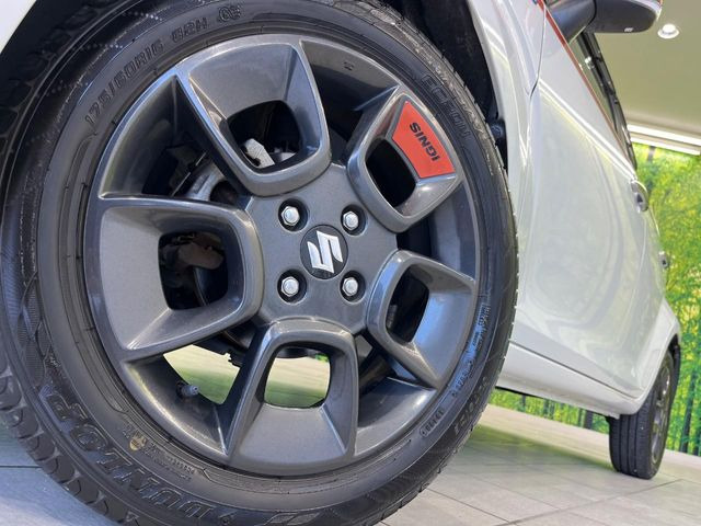 �y����16�C���`�A���~�z�C�[���z�O�ςɃ}�b�`���������A���~�z�C�[���𑕒����Ă���܂��B�e��ЊO�A���~�z�C�[����A�X�^�b�h���X�^�C�����戵�����Ă���܂��B���񂲑��k����������
