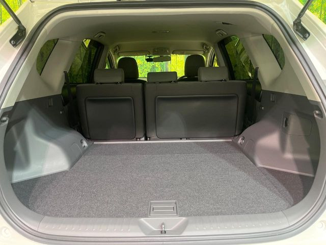 積み下ろしのしやすいデッキにはたっぷりと荷物を積み込んでいただけます。遊びから仕事まで、様々なシーンで頼れます♪