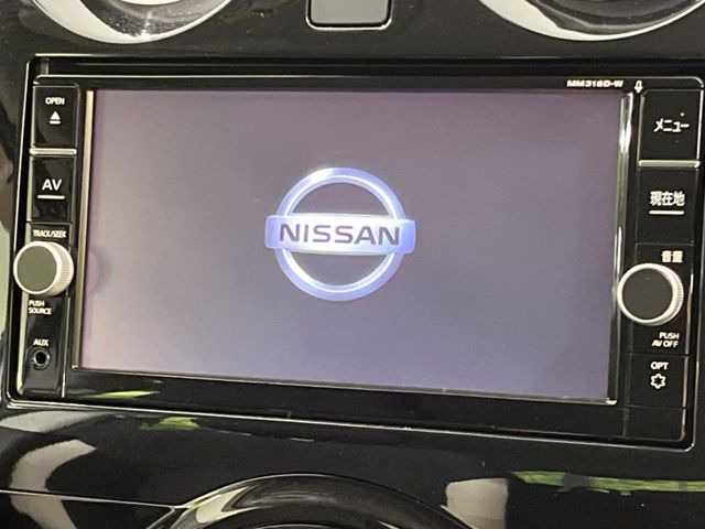 【純正ナビ】人気の純正ナビを装備しております。ナビの使いやすさはもちろん、オーディオ機能も充実!キャンプや旅行はもちろん、通勤や買い物など普段のドライブも楽しくなるはず♪