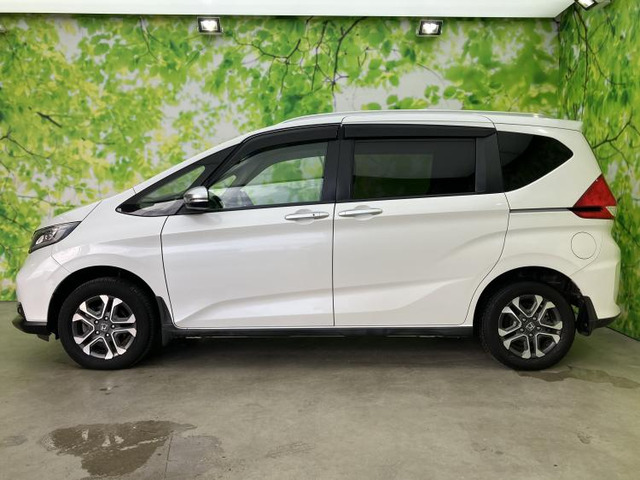 フリード1.5 ハイブリッド クロスター ホンダセンシング 4WD