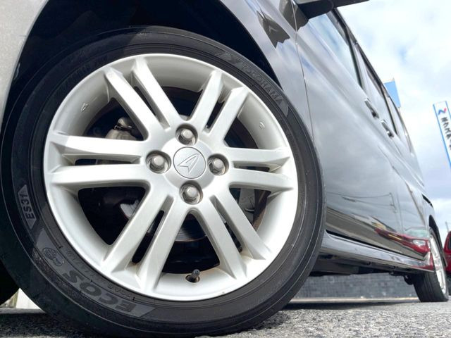 �y����15�C���`�A���~�z�C�[���z�O�ςɃ}�b�`���������A���~�z�C�[���𑕒����Ă���܂��B�e��ЊO�A���~�z�C�[����A�X�^�b�h���X�^�C�����戵�����Ă���܂��B���񂲑��k����������