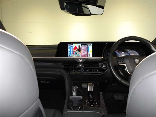 クラウンクロスオーバー2.5 G アドバンスト レザー パッケージ E-Four 4WD