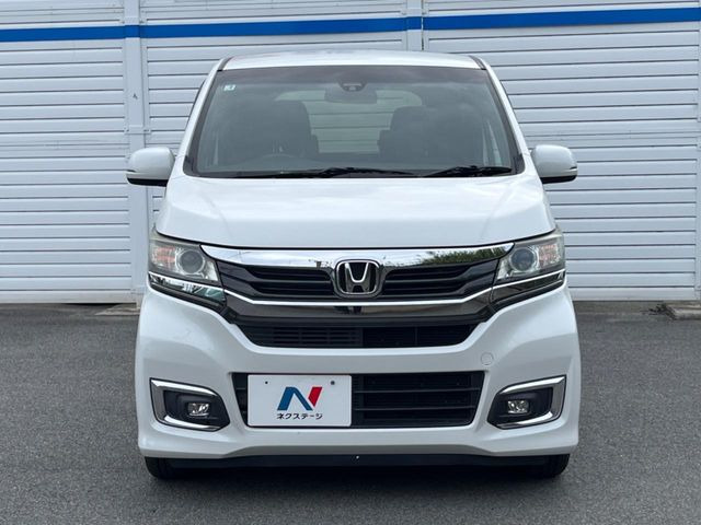 弊社では、全車『修復歴なし』のお車のみ取り扱っております。専任バイヤーによる厳選した仕入れの後、入庫後の車両チェックを行い、ネクステージが認定した高品質な中古車をご提供しております。