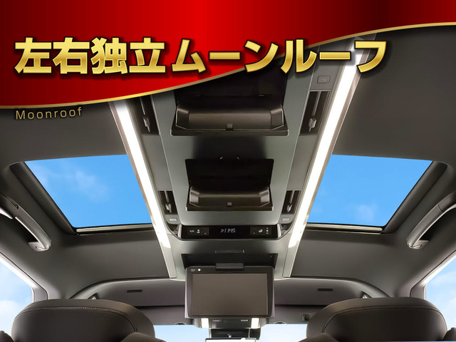 ★左右独立ムーンルーフ!★2列目左右席にそれぞれ配置されたガラスルーフ!日差しに合わせて片側だけシェードを閉めることも可能です!