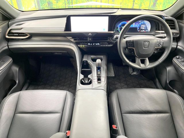クラウンクロスオーバー2.5 G アドバンスト レザー パッケージ E-Four 4WD