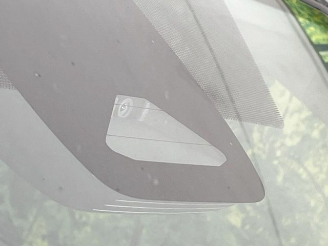 【トヨタセーフティセンス】走行中に前方の車両等を認識し、衝突しそうな時は警報とブレーキで衝突回避と被害軽減をアシスト。より安全にドライブをお楽しみいただけます。