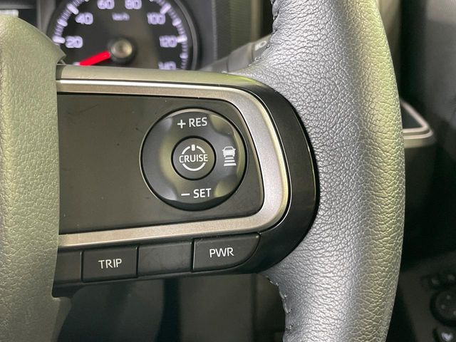 【アダプティブクルーズコントロール】高速道路での長距離走行が楽に!!自動で速度を保つクルーズコントロールが、衝突軽減システムと連携し、前方の車両を感知して車間を保つように速度調節してくれます!!