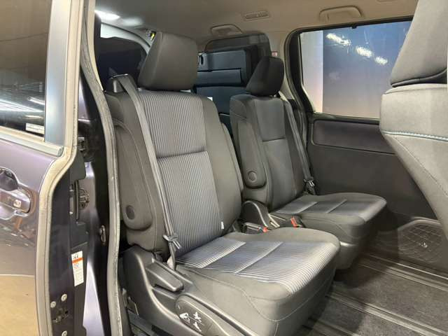 車内もキレイで嫌な臭いもありません☆車内の臭い、汚れが気になる方は内装のスチームクリーナーも施工可能です♪