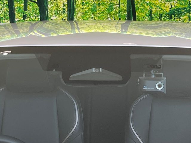 【トヨタセーフティセンス】走行中に前方の車両等を認識し、衝突しそうな時は警報とブレーキで衝突回避と被害軽減をアシスト。より安全にドライブをお楽しみいただけます。