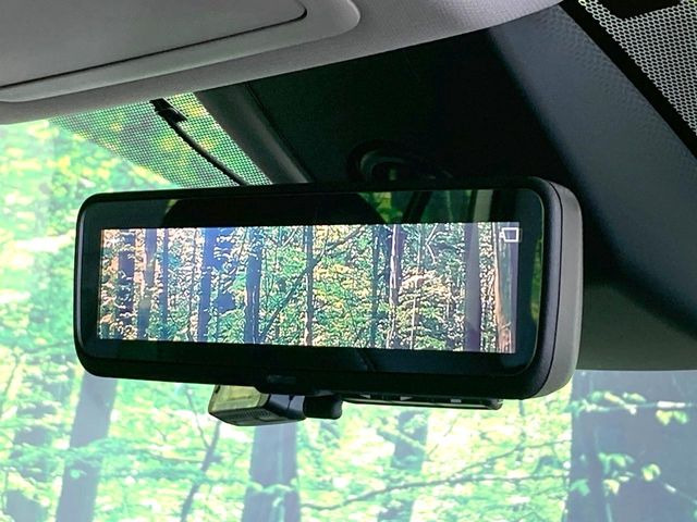 【デジタルインナーミラー】後席の大きな荷物や同乗者で後方が確認しづらい時でも安心!カメラが撮影した車両後方の映像をルームミラー内に表示。クリアな視界で状況の確認が可能です!