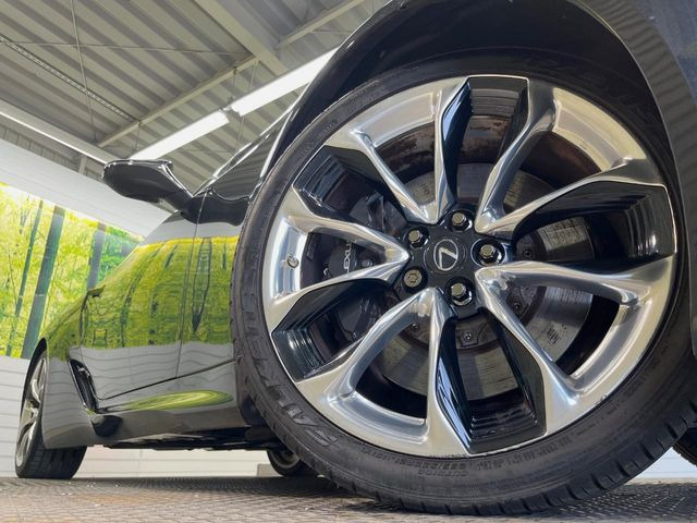 �y�����I�v�V����21�C���`�A���~�z�C�[���z�O�ςɃ}�b�`���������A���~�z�C�[���𑕒����Ă���܂��B�e��ЊO�A���~�z�C�[����A�X�^�b�h���X�^�C�����戵�����Ă���܂��B���񂲑��k����������