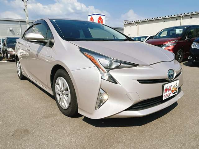 お客様のご予算帯に合わせたお車を常時50台以上取り揃えています!当社のスタッフがお客様のお車選びをしっかりサポートしご提案させていただきます!