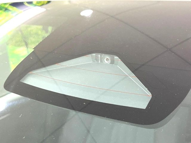 【トヨタセーフティセンス】走行中に前方の車両等を認識し、衝突しそうな時は警報とブレーキで衝突回避と被害軽減をアシスト。より安全にドライブをお楽しみいただけます。