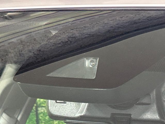 【トヨタセーフティセンス】走行中に前方の車両等を認識し、衝突しそうな時は警報とブレーキで衝突回避と被害軽減をアシスト。より安全にドライブをお楽しみいただけます。