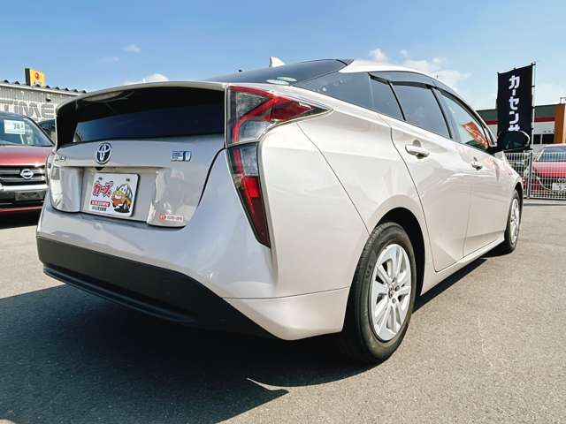 お客様のご予算帯に合わせたお車を常時50台以上取り揃えています!当社のスタッフがお客様のお車選びをしっかりサポートしご提案させていただきます!
