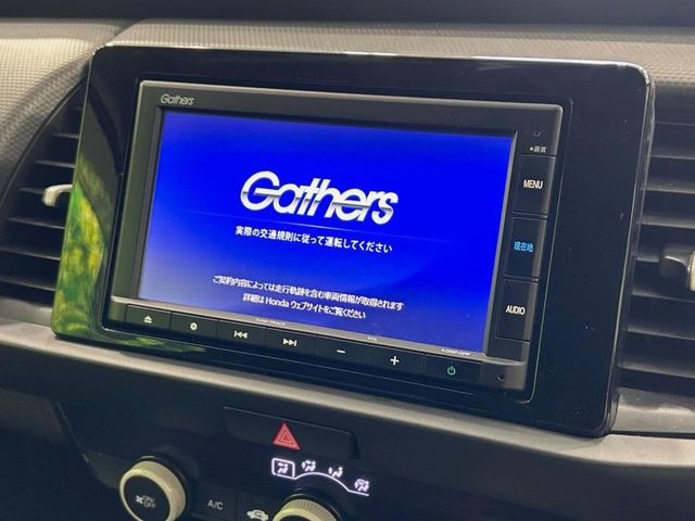 【純正ナビ】人気の純正ナビを装備しております。ナビの使いやすさはもちろん、オーディオ機能も充実!キャンプや旅行はもちろん、通勤や買い物など普段のドライブも楽しくなるはず♪