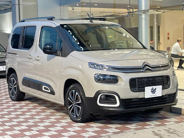 ●当店では第三者機関による車両品質鑑定を導入し、修復歴車を排除。鑑定書が発行されますので、ぱっと見ただけでは分からない箇所まで納得した上でご検討いただけます。※一部未実施の場合がございます。