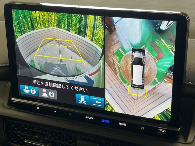 【マルチビューカメラシステム】専用のカメラにより、上から見下ろしたような視点で360度クルマの周囲を確認することができます☆死角部分も確認しやすく、狭い場所での切り返しや駐車もスムーズに行えます。
