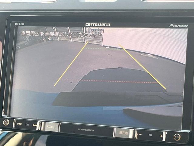 【バックカメラ】駐車時に後方がリアルタイム映像で確認できます。大型商業施設や立体駐車場での駐車時や、夜間のバック時に大活躍!運転スキルに関わらず、今や必須となった装備のひとつです!
