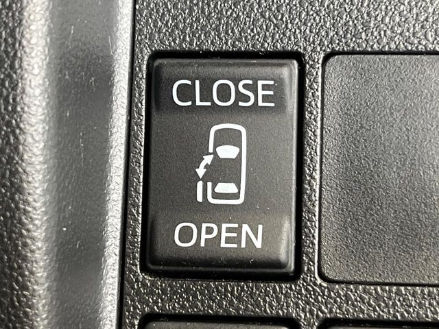 【パワースライドドア】スマートキーや運転席のスイッチでスライドドアの開閉が可能♪電動だから力を入れてドアを開ける必要が無く、小さいお子様でも、重い荷物を持っている時もラクに開け閉めできます♪