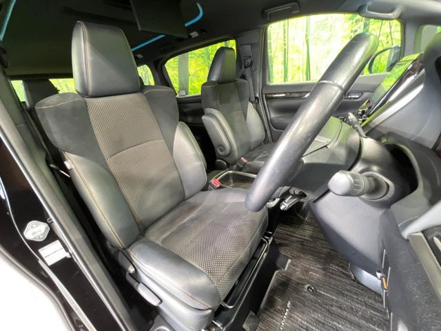 運転席シート廻りは使用感も少なく、良好な状態となっています。丁寧に使われていたことがよくわかりますね。